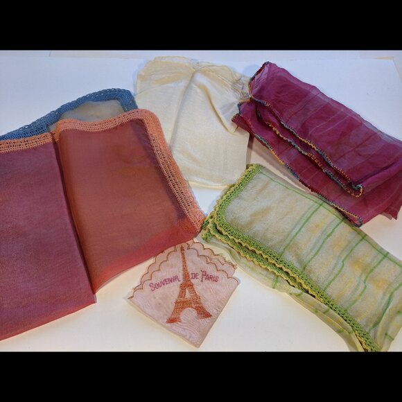 Lot 5 Vintage Handkerchiefs from the 50's handmade borders - Picture 1 of 13